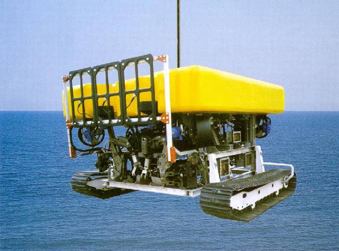 TSS 440 管线探测跟踪系统搭载履带式 ROV 作业（Teledyne TSS 官方）